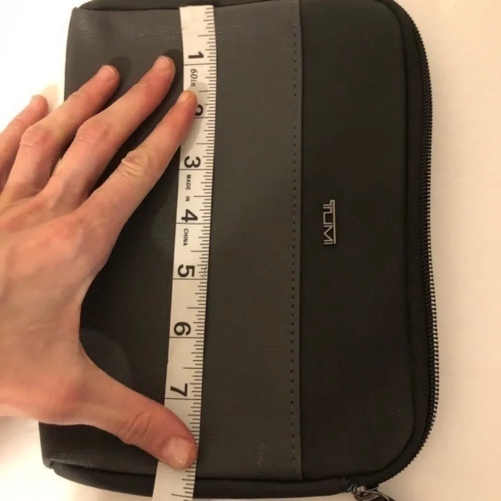 TUMI for Delta unisex toiletry case